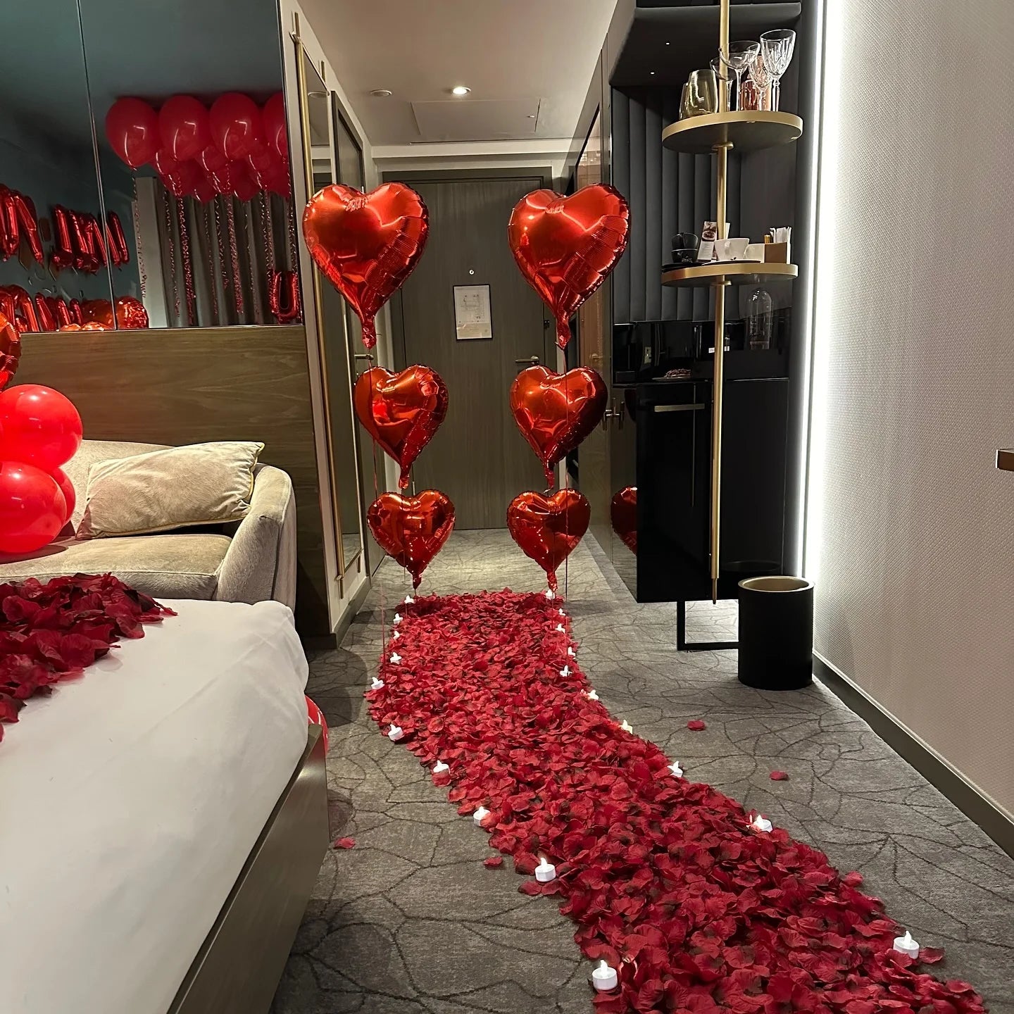 Romantyczny Zestaw Balonów – Stwórz Niezapomnianą Atmosferę Miłości i Magii!