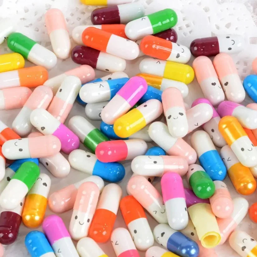 Butelka życzeń DIY – 52 kolorowe kapsułki z listami miłosnymi